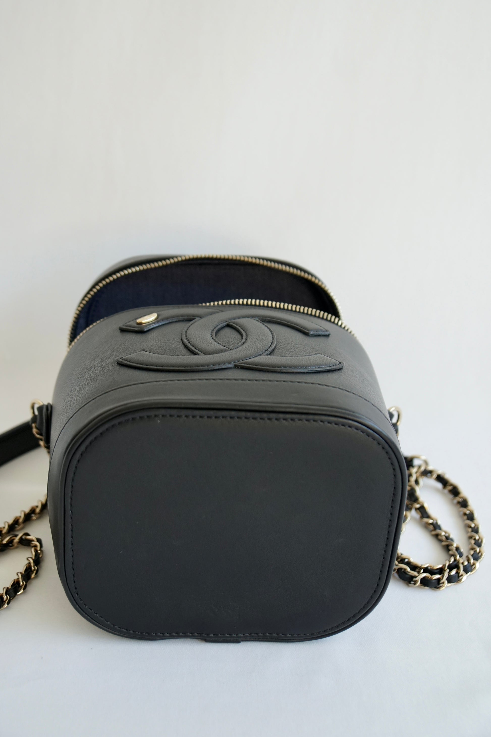 Vanity 2 Way Hand Chain Shoulder Bag Leather Black
